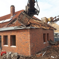 nedbrydning af tag og hus